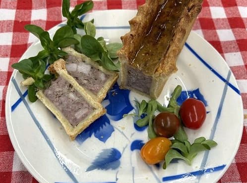 Pâté en croûte de lapin aux Pistaches