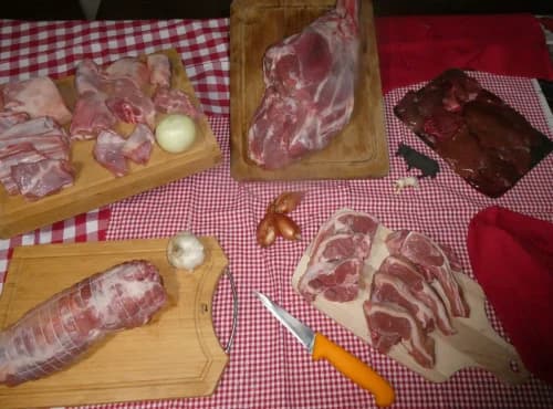 Demi-agneau race Romane avec merguez et chipolatas